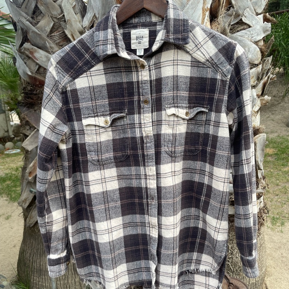 Women’s Billabong plaid flannel top size small petite